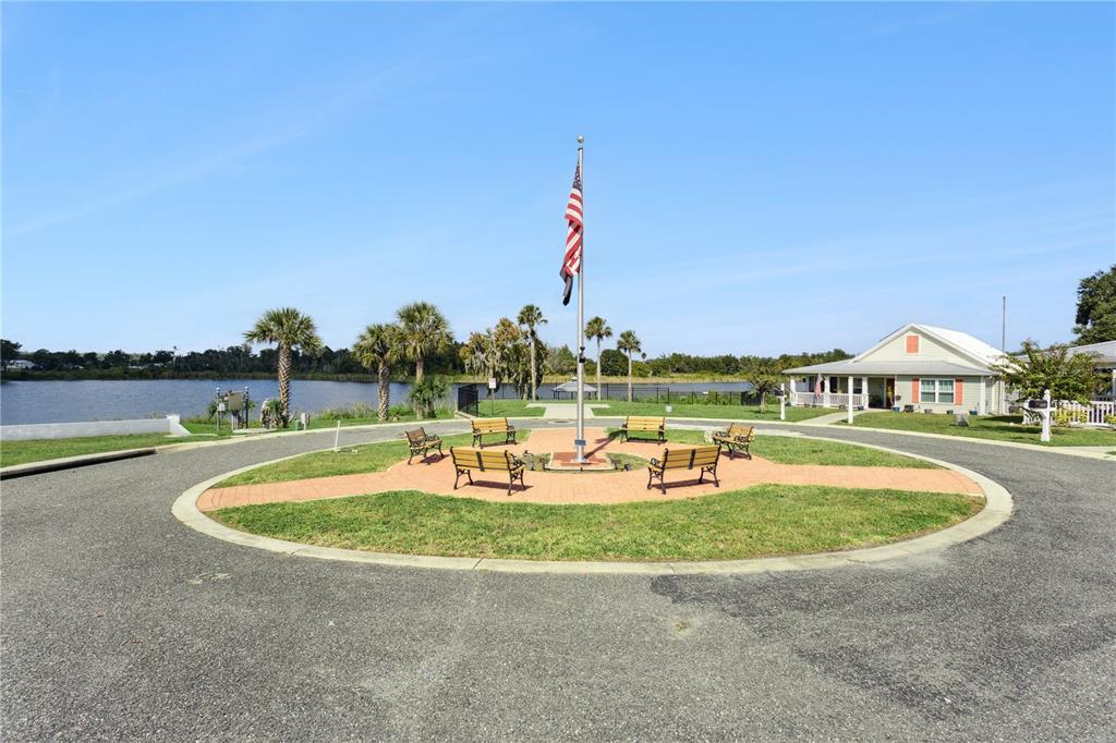 112 Turtle Run Umatilla, FL 32784 - Photo 28 of 32 a view of a swimming pool with lawn chairs under an umbrella