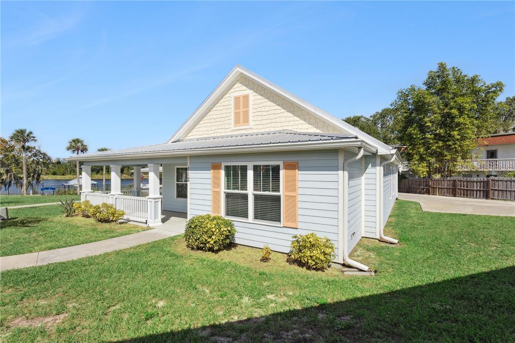 112 Turtle Run Umatilla, FL 32784 - Photo 3 of 32 a front view of a house with a yard