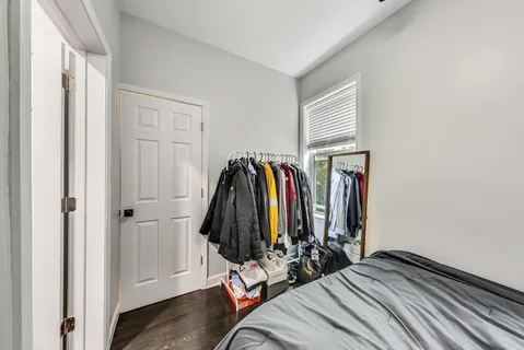 $2,000 | 2025 West Melrose Street, Unit 2F, Chicago, IL 60618