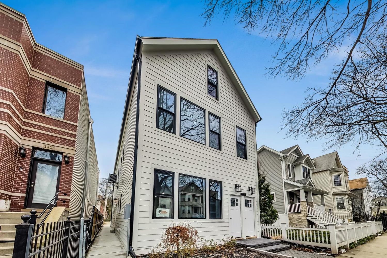 2025 West Melrose Street, Unit 2F Chicago, IL 60618 - Photo 3 of 18 a view of a house with a door