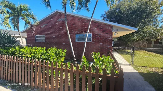 $1,850 | 5030 Southwest 26th Avenue, Unit 1, Dania Beach, FL 33312