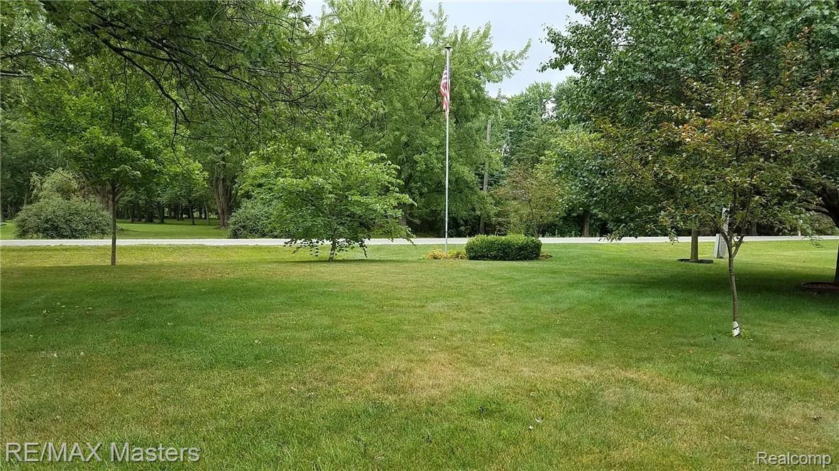 13285 Rosedale Boulevard Carleton, MI 48117 - Photo 49 of 60 20170804_102449.jpg
