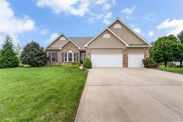 $624,900 | 831 Autumn Rise Lane, Columbia, IL 62236