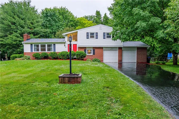 $279,900 | 25 Redwood Drive, Penfield, NY 14526