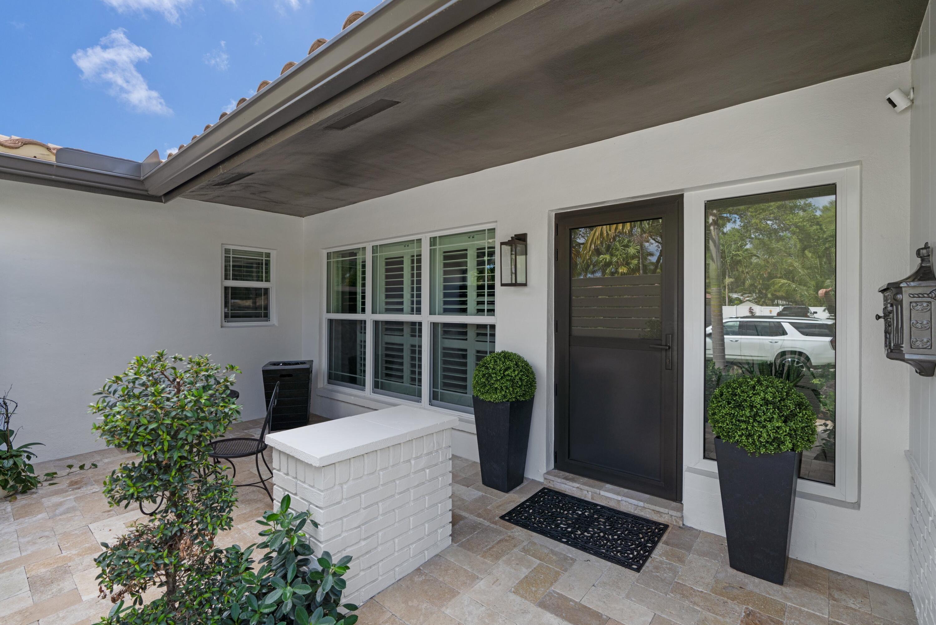1020 Southwest 1st Street Boca Raton, FL 33486 - Photo 20 of 35 Front Patio