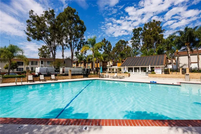 $599,000 | 25885 Trabuco Road, Unit 206, Lake Forest, CA 92630