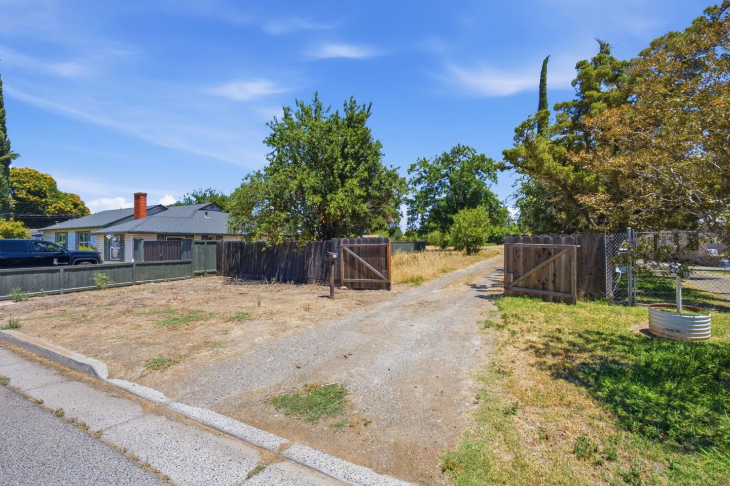 874 Hansen Avenue Merced, CA 95340 - Photo 5 of 28