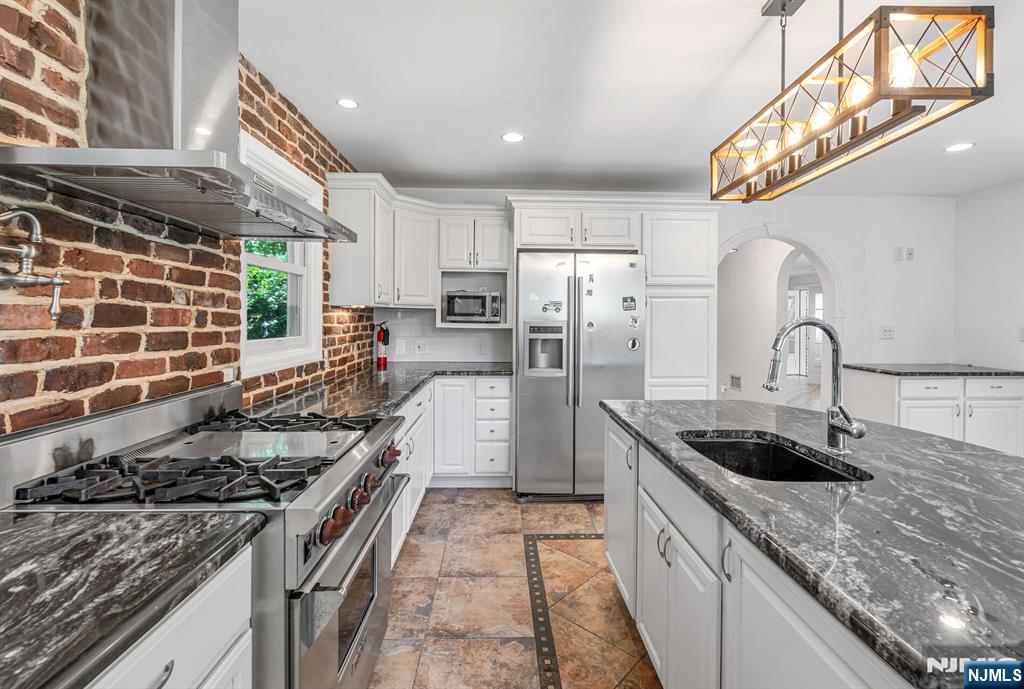740 River Road Teaneck, NJ 07666 - Photo 12 of 34