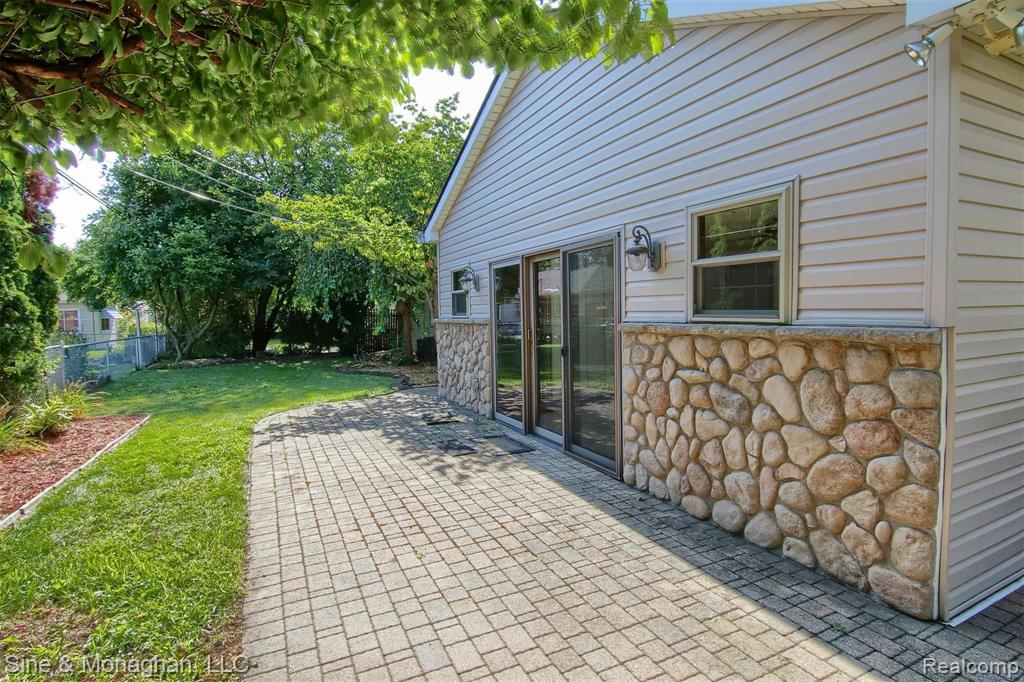 1536 Cook Road Grosse Pointe Woods, MI 48236 - Photo 34 of 39