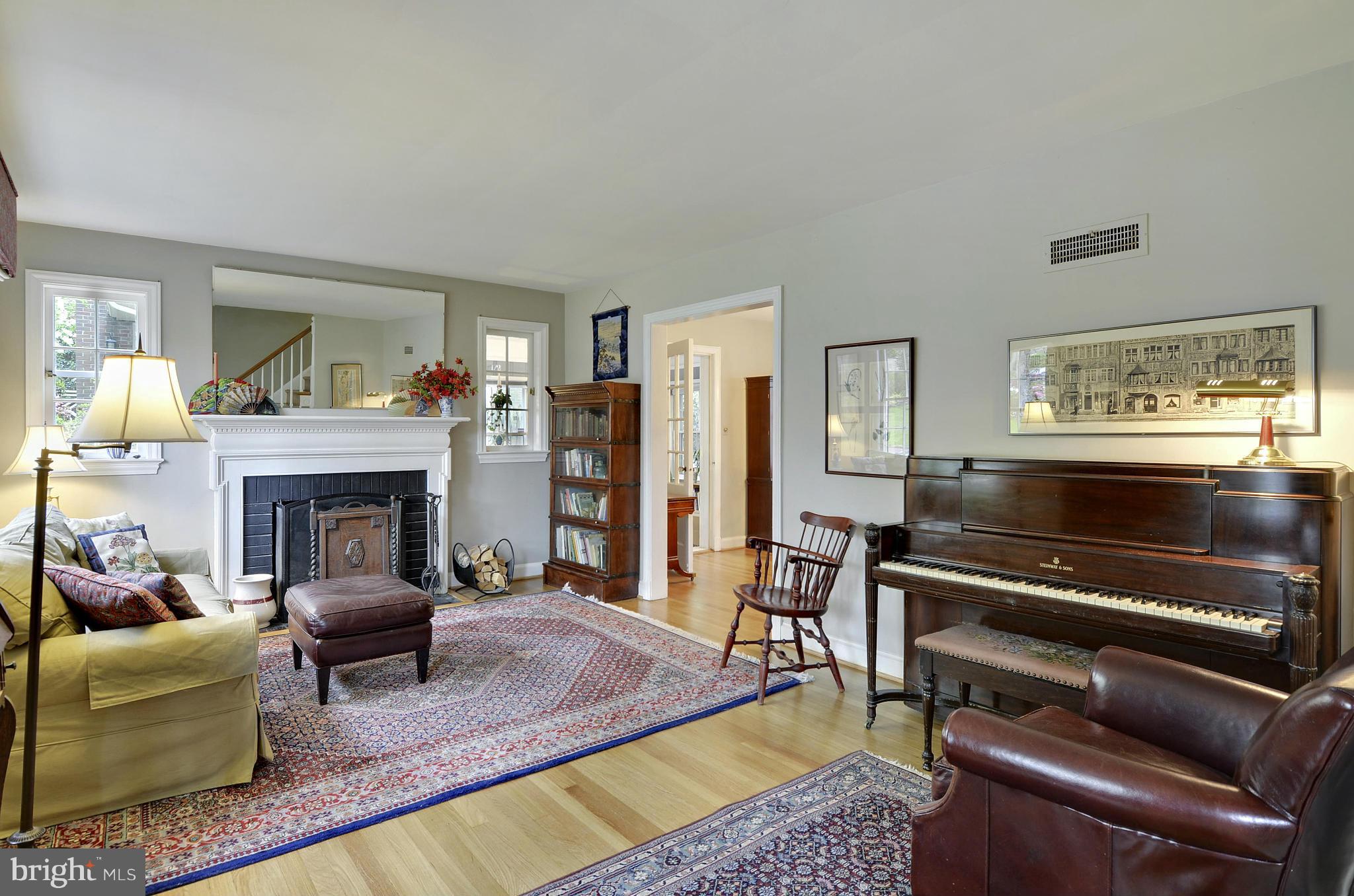 5910 Harwick Road Bethesda, MD 20816 - Photo 11 of 30 Living Room