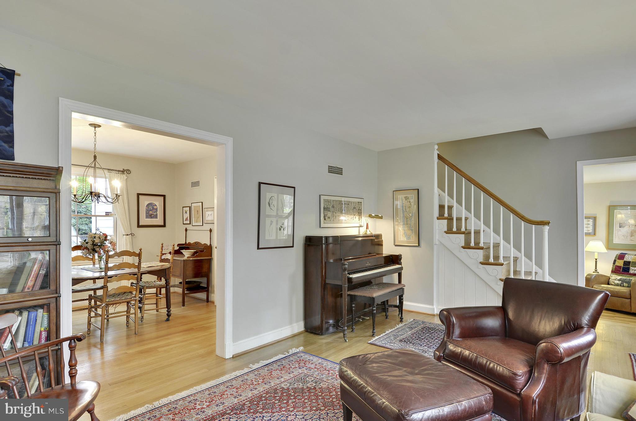 5910 Harwick Road Bethesda, MD 20816 - Photo 12 of 30 Living Room