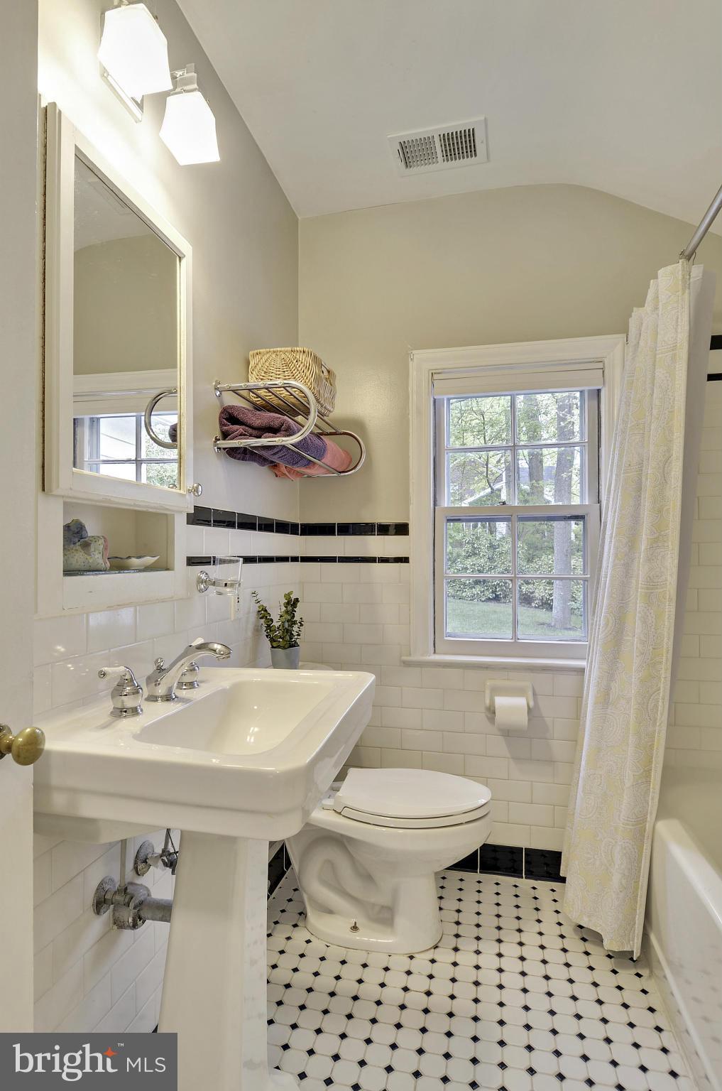 5910 Harwick Road Bethesda, MD 20816 - Photo 24 of 30 Bath