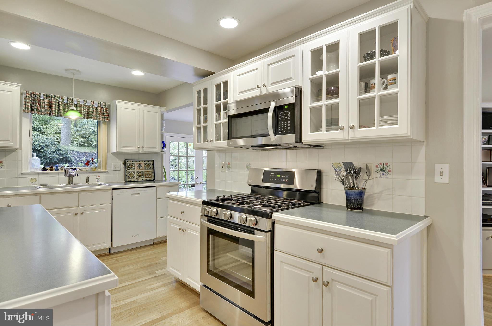5910 Harwick Road Bethesda, MD 20816 - Photo 4 of 30 Kitchen