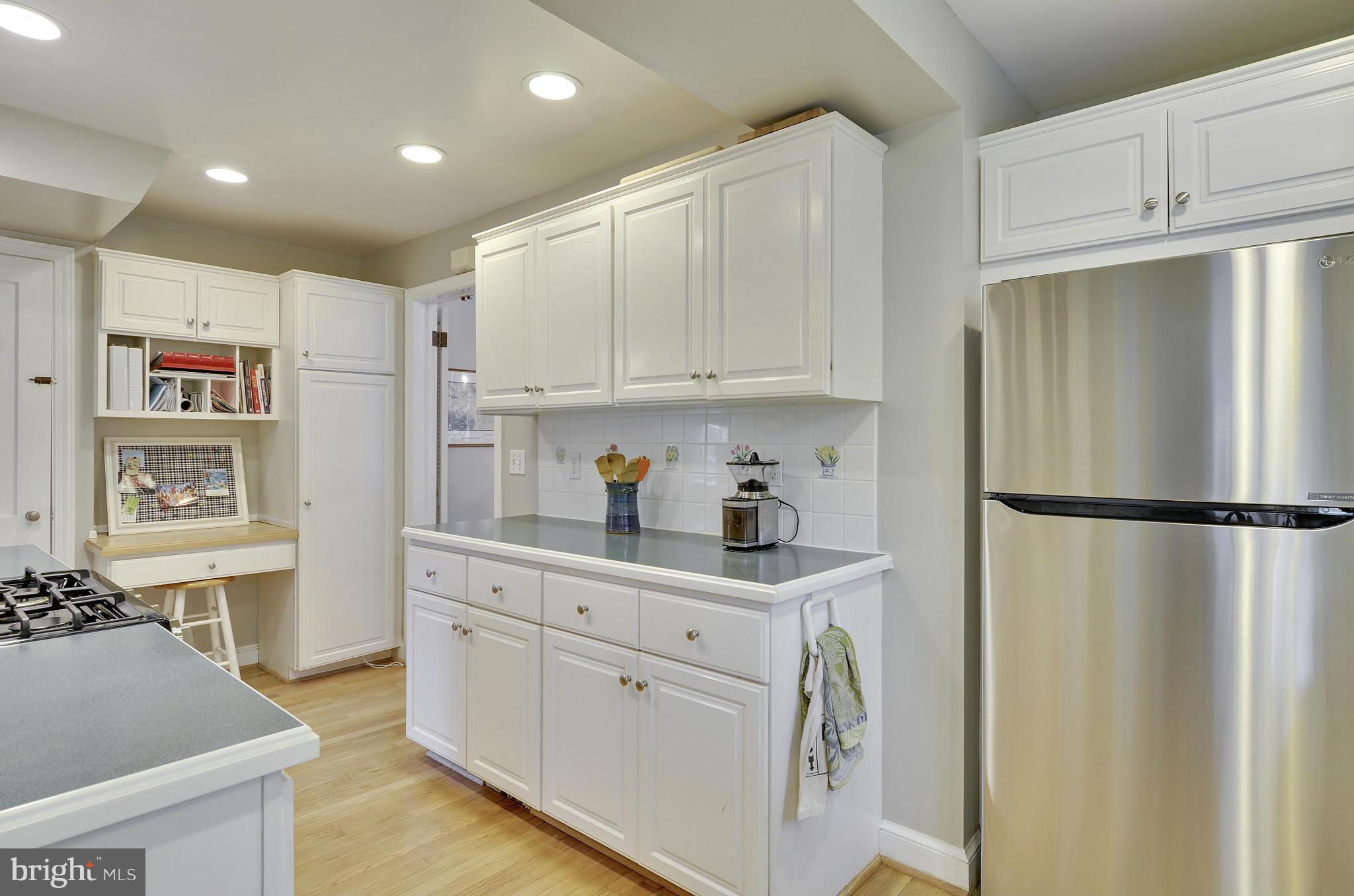 5910 Harwick Road Bethesda, MD 20816 - Photo 6 of 30 Kitchen