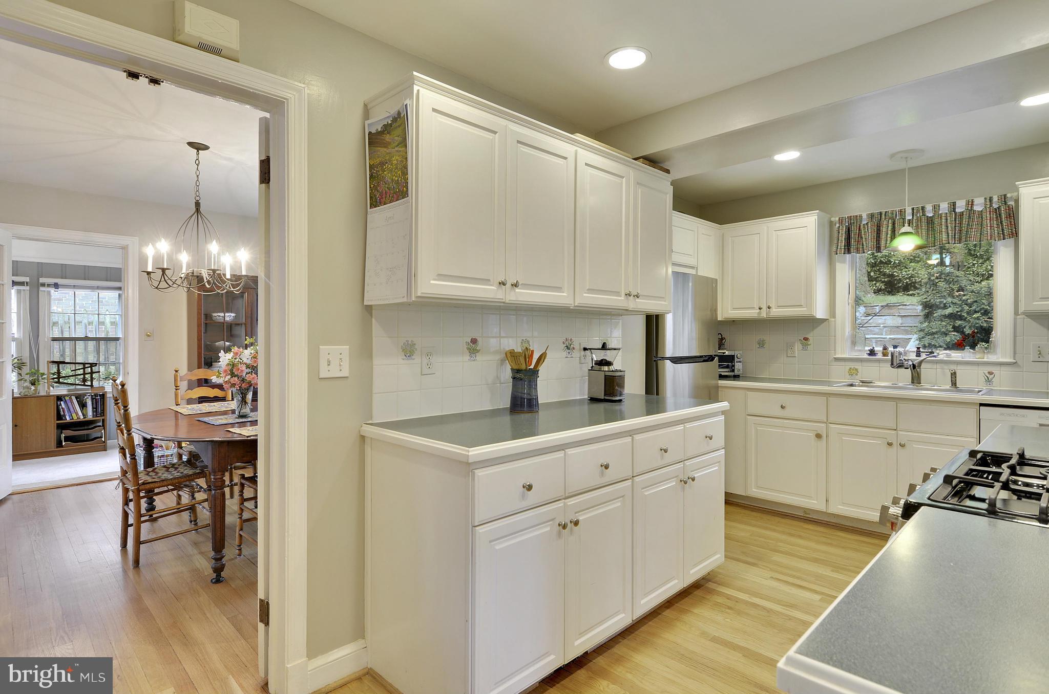 5910 Harwick Road Bethesda, MD 20816 - Photo 7 of 30 Kitchen