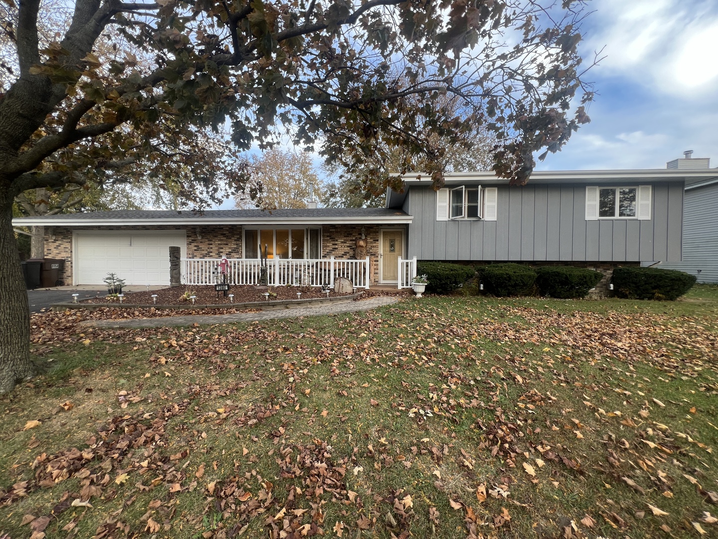 1380 South Regan Road New Lenox, IL 60451 - Photo 1 of 39 a front view of a house with a garden
