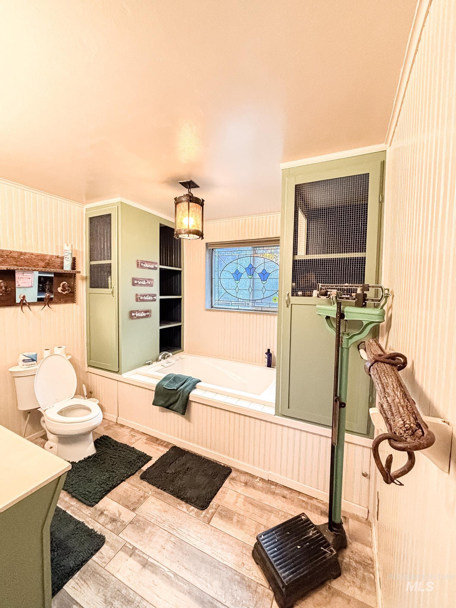 1995 Glenwood Road Kamiah, ID 83536 - Photo 18 of 38 Lower level bathroom featuring a built-in jetted tub and vanity