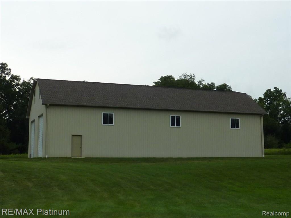 12225 Rohn Road Fenton, MI 48430 - Photo 20 of 27 P1100882.JPG