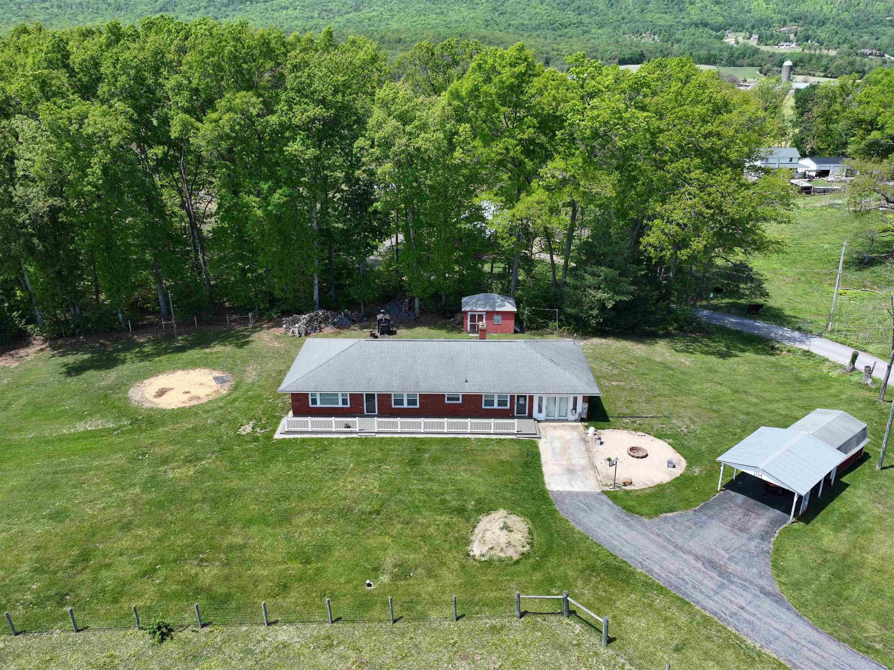 1335 Rinacas Corner Road Shenandoah, VA 22849 - Photo 3 of 35
