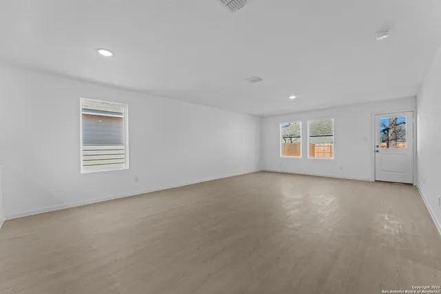 $275,000 | 106 Ellendale Place, Fredericksburg, TX 78624