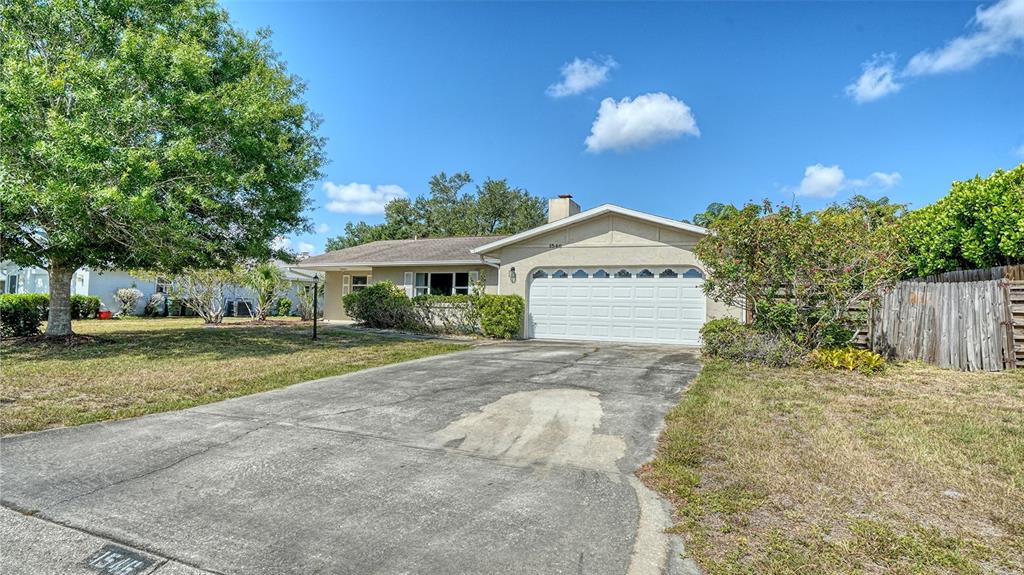 1546 Georgetowne Lane Sarasota, FL 34232 - Photo 2 of 36