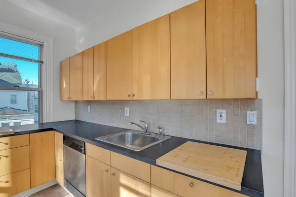 $2,950 | 25 Reservoir Avenue, Unit 2, Jersey City, NJ 07307