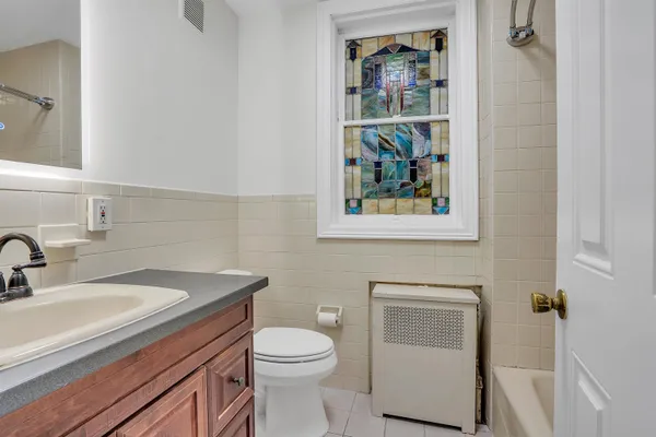 $2,950 | 25 Reservoir Avenue, Unit 2, Jersey City, NJ 07307