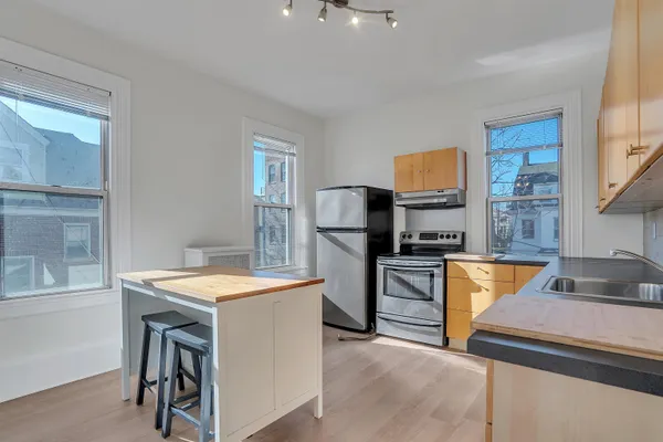 $2,950 | 25 Reservoir Avenue, Unit 2, Jersey City, NJ 07307