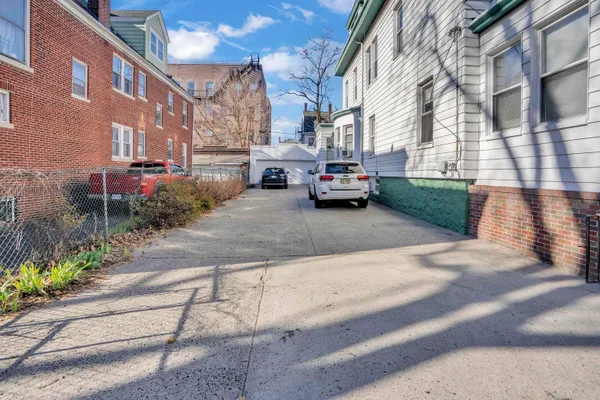 $2,950 | 25 Reservoir Avenue, Unit 2, Jersey City, NJ 07307