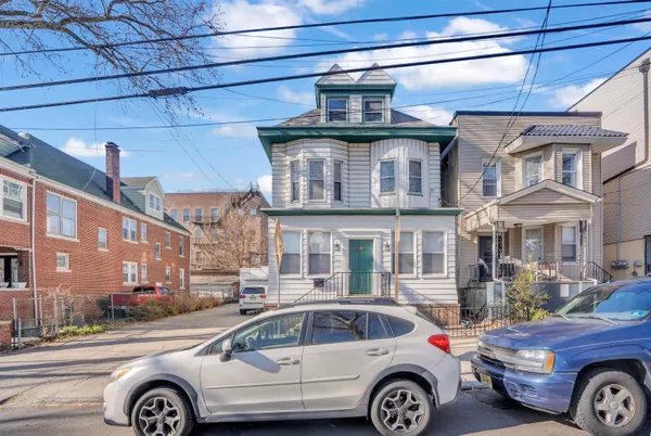$2,950 | 25 Reservoir Avenue, Unit 2, Jersey City, NJ 07307