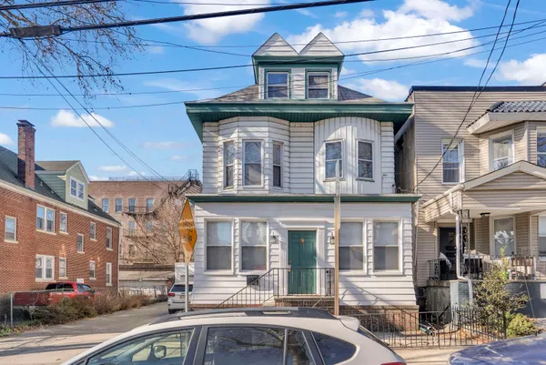 $2,950 | 25 Reservoir Avenue, Unit 2, Jersey City, NJ 07307