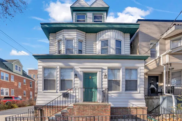 $2,950 | 25 Reservoir Avenue, Unit 2, Jersey City, NJ 07307