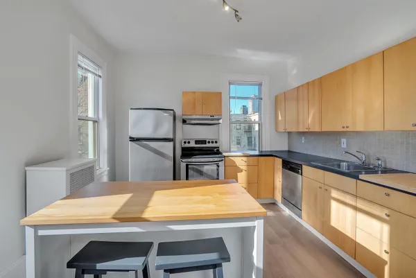 $2,950 | 25 Reservoir Avenue, Unit 2, Jersey City, NJ 07307