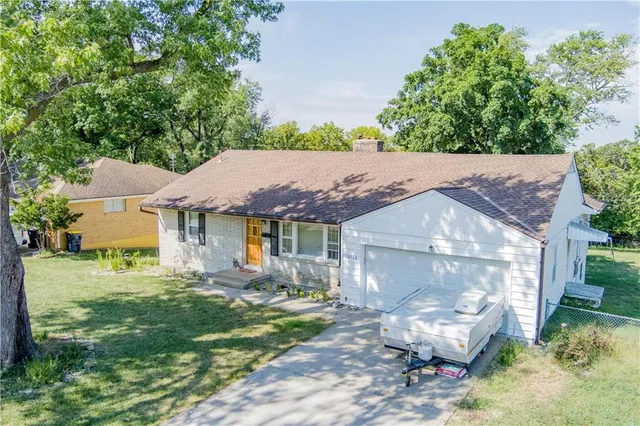 $315,000 | 10110 Forest Avenue, Kansas City, MO 64131