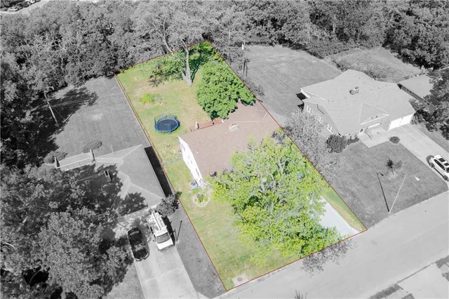 $315,000 | 10110 Forest Avenue, Kansas City, MO 64131