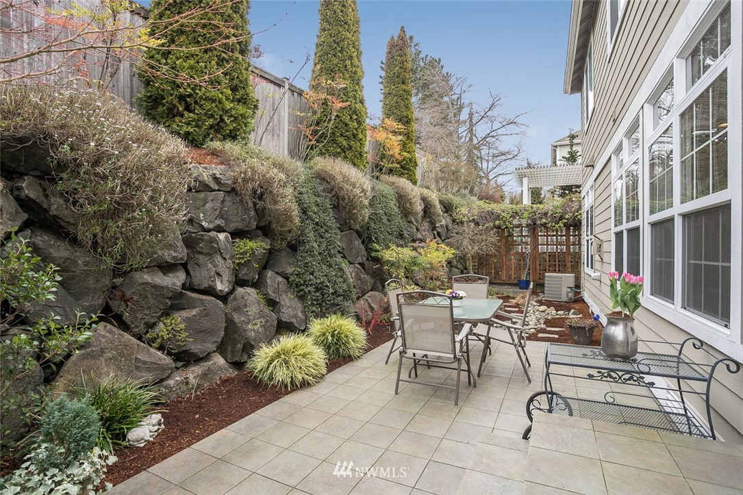 1002 North 27th Place Renton, WA 98056 - Photo 13 of 25