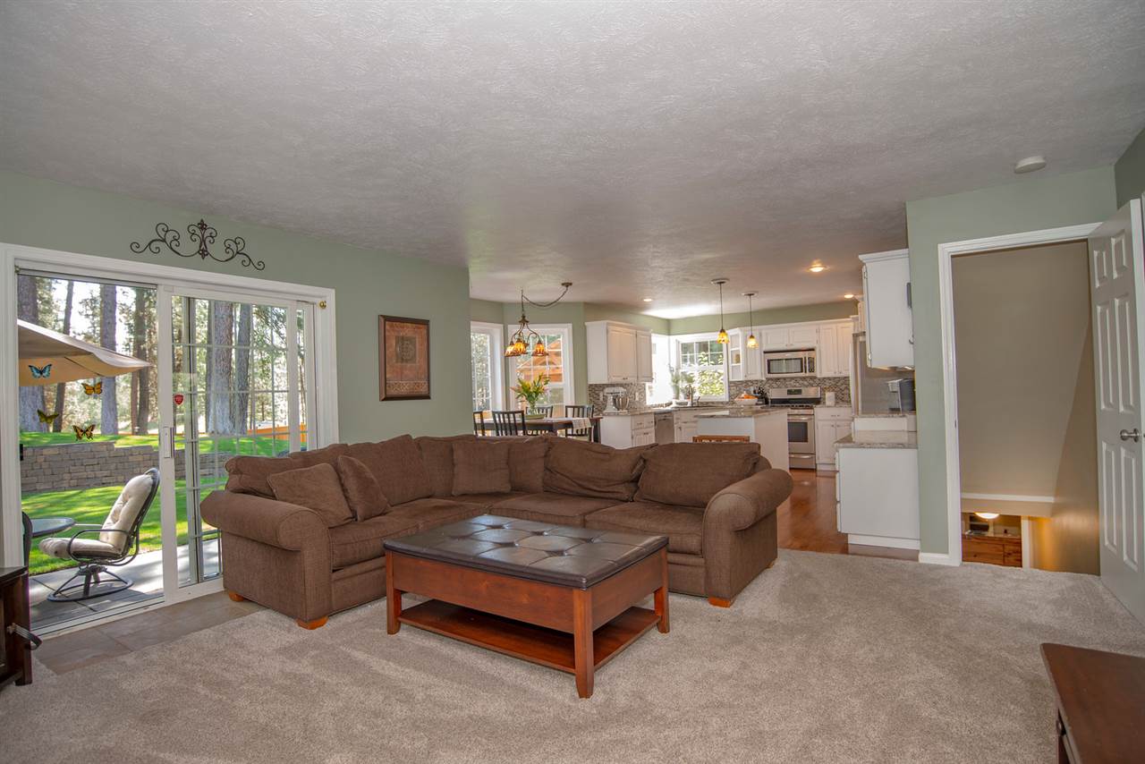 15802 North McKinnon Road Mead, WA 99021 - Photo 5 of 20