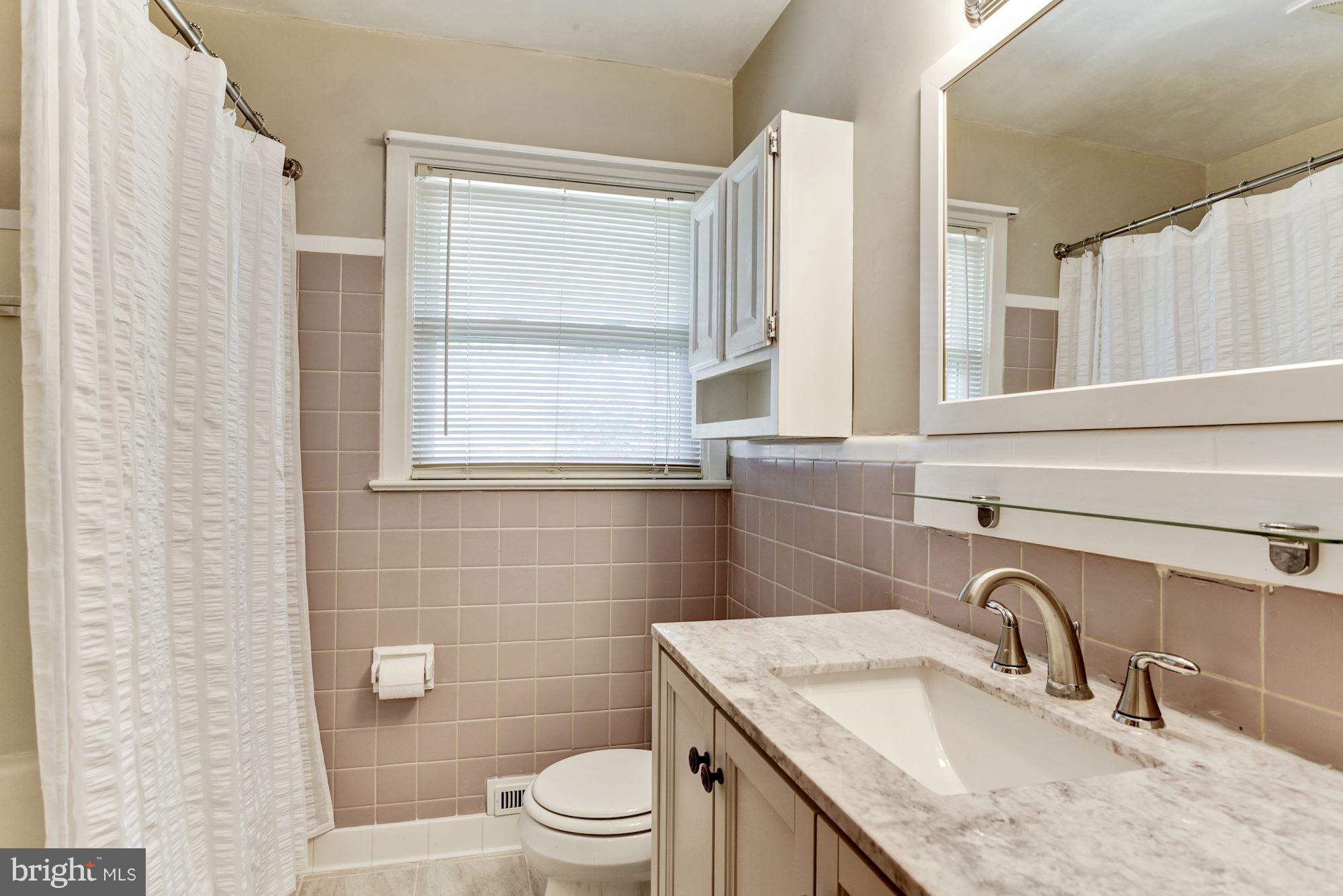 5701 Norton Road Alexandria, VA 22303 - Photo 18 of 30 Bath