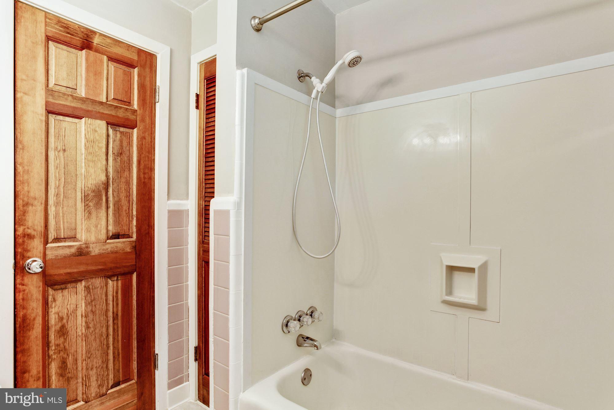 5701 Norton Road Alexandria, VA 22303 - Photo 19 of 30 Bath
