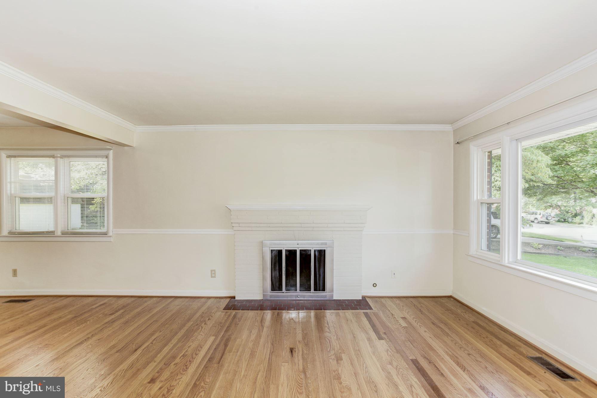 5701 Norton Road Alexandria, VA 22303 - Photo 3 of 30 Living Room