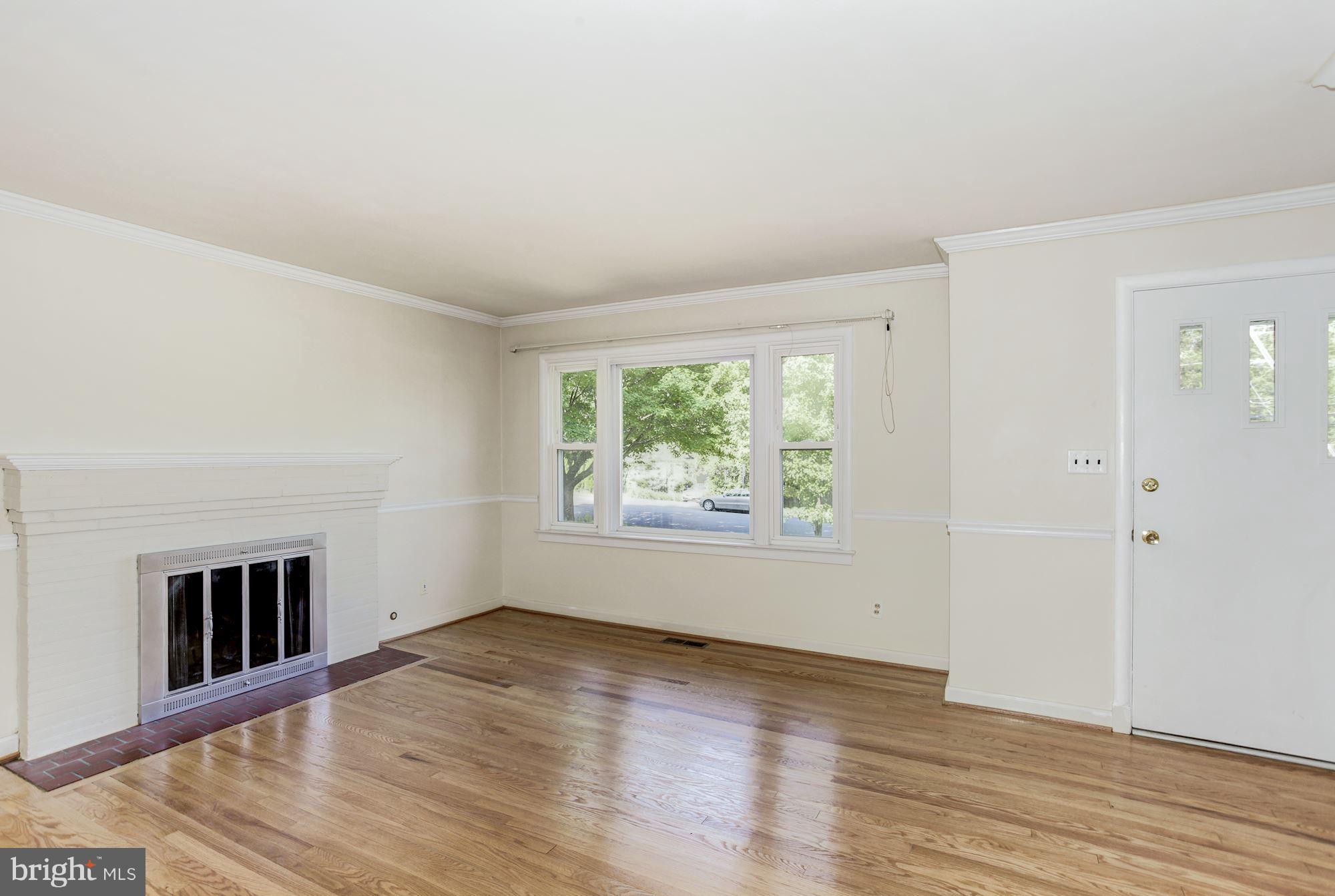 5701 Norton Road Alexandria, VA 22303 - Photo 4 of 30 Living Room