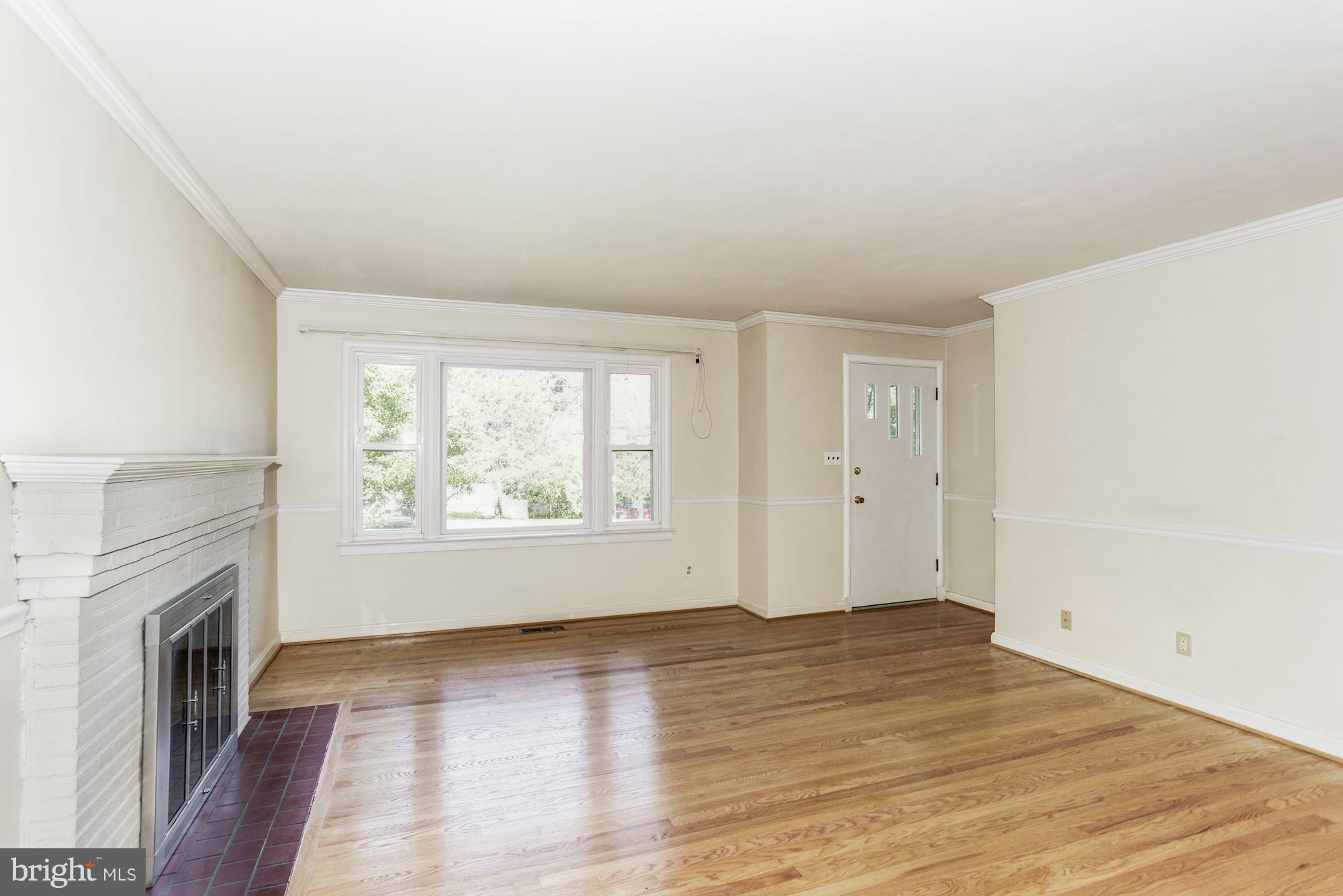5701 Norton Road Alexandria, VA 22303 - Photo 5 of 30 Living Room