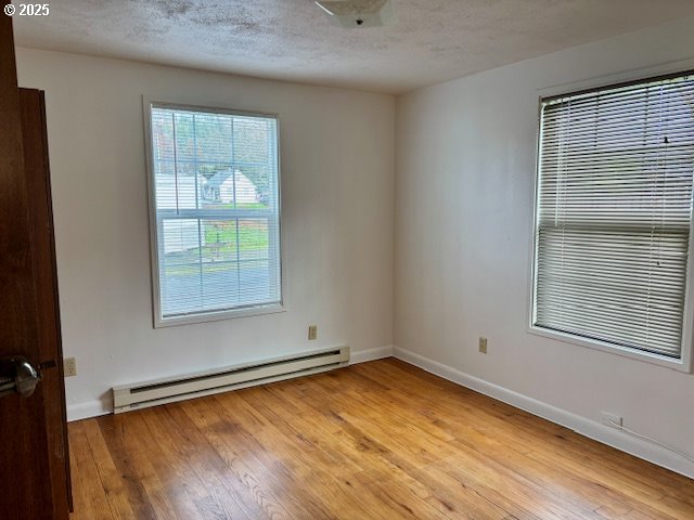 196 Northeast Flagg Street Roseburg, OR 97470 - Photo 21 of 27 an empty room with a window