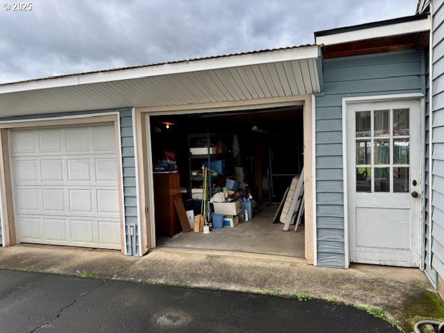 196 Northeast Flagg Street Roseburg, OR 97470 - Photo 26 of 27 a view of a house with a outdoor space