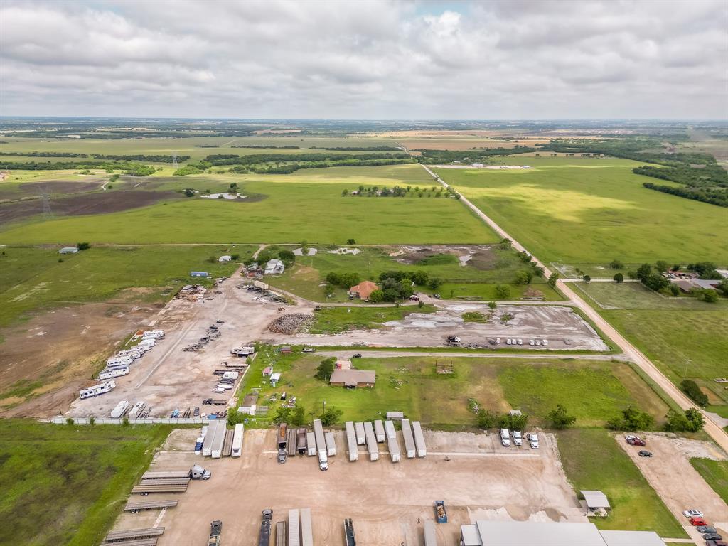 2661 V V Jones Road Venus, TX 76084 - Photo 2 of 12 a view of an swimming pool and an ocean view
