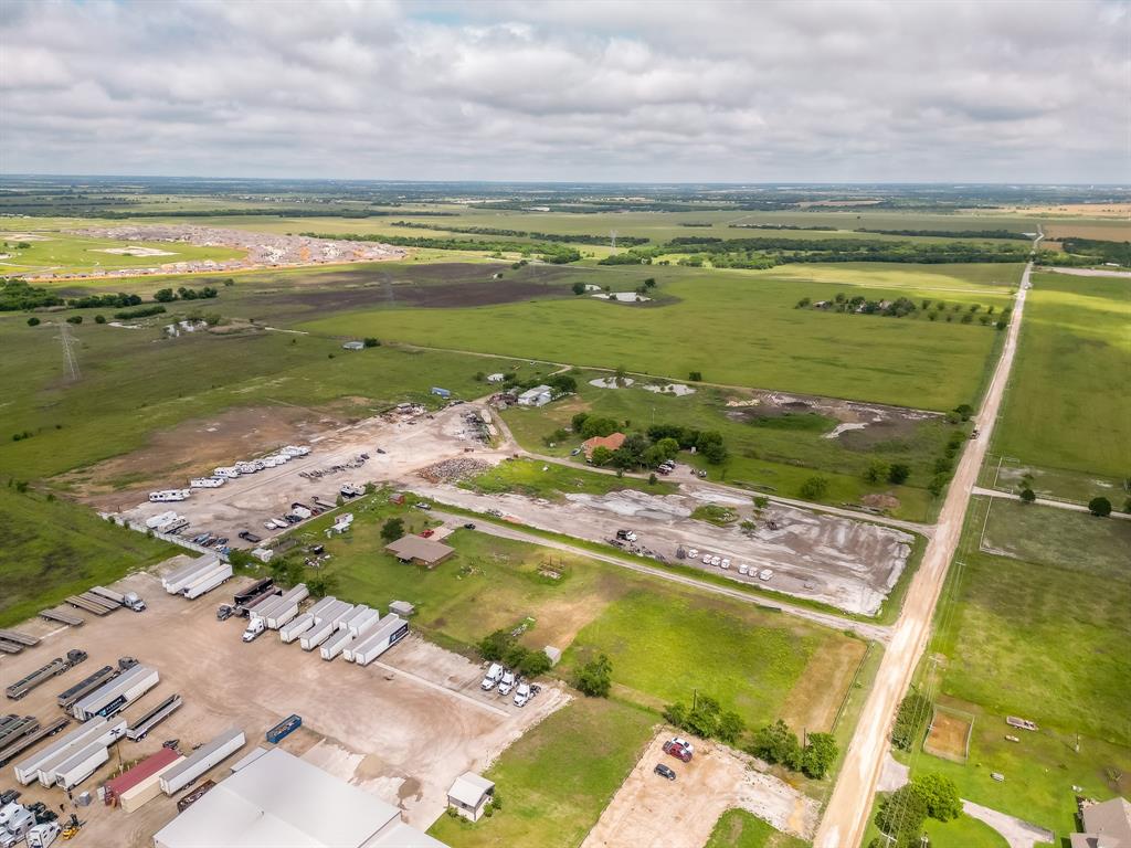 2661 V V Jones Road Venus, TX 76084 - Photo 3 of 12 a view of an ocean from a building