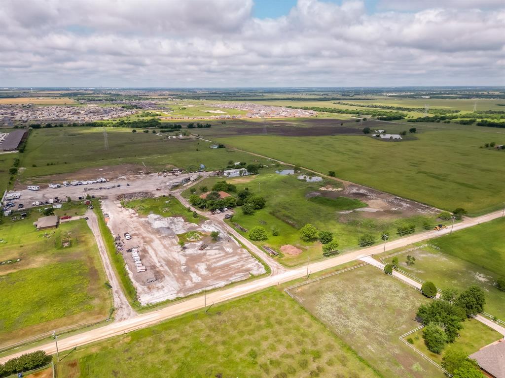 2661 V V Jones Road Venus, TX 76084 - Photo 4 of 12 a view of an ocean from a building