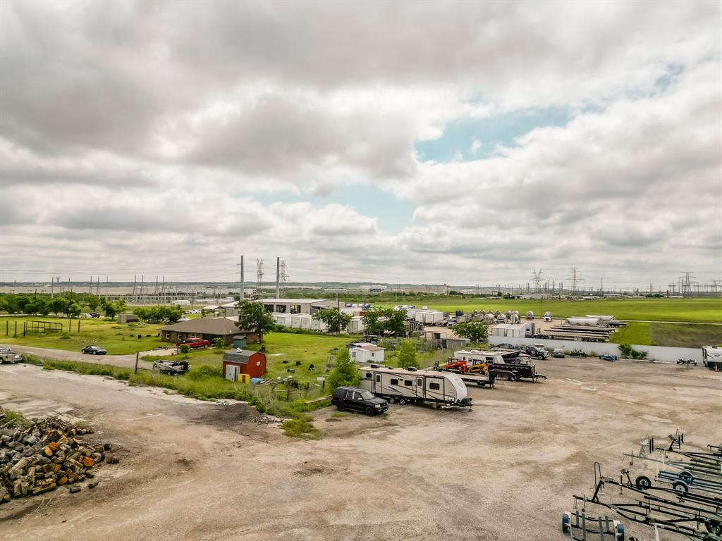 2661 V V Jones Road Venus, TX 76084 - Photo 6 of 12 an outdoor space with lots of car parked