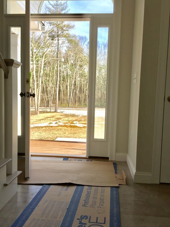 392 Hilltop Road Lancaster, MA 01523 - Photo 3 of 17 Gallery Image 3