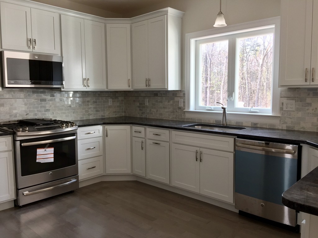 392 Hilltop Road Lancaster, MA 01523 - Photo 6 of 17 Gallery Image 6